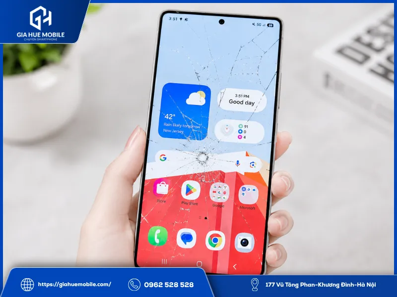 Mặt kính bị vỡ do rơi từ trên cao