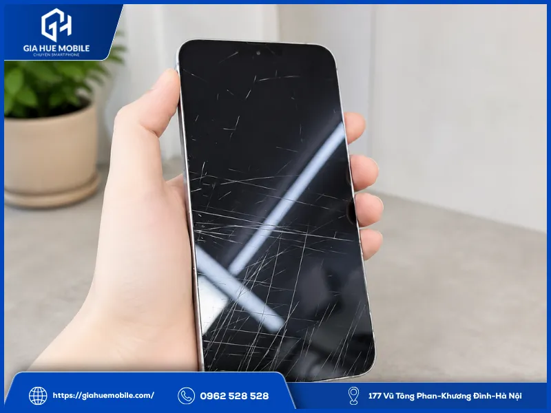 Màn hình điện thoại bị trầy xước mặt kính