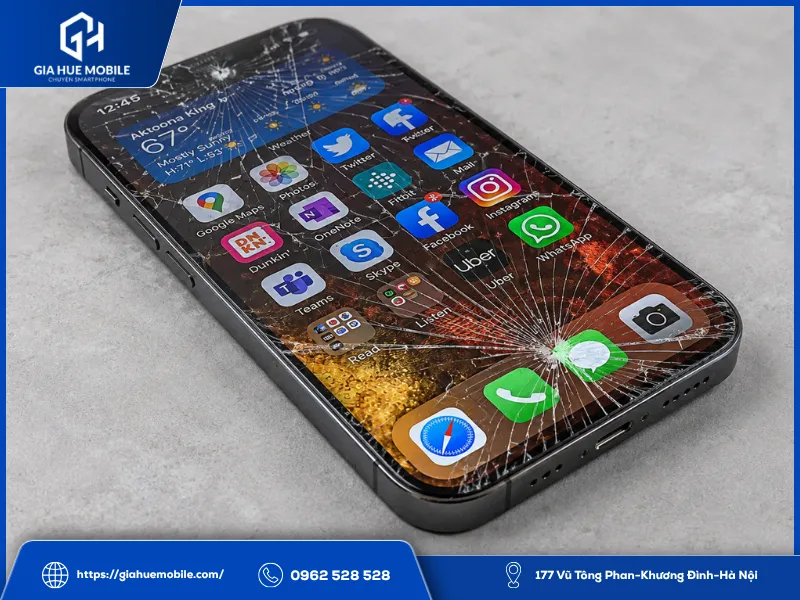 Màn hình iPhone 13 Pro rơi từ trên xuống khiến mặt kính xuất hiện vết nứt vỡ