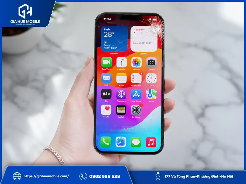 Màn hình iPhone 14 Plus bị đè nén mạnh khiến mặt kính bị vỡ