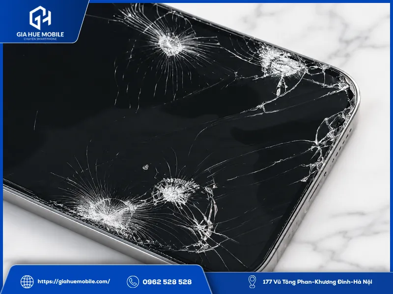 Do bị đè nén mạnh khiến màn hình iPhone 14 xuất hiện vết nứt trên mặt kính