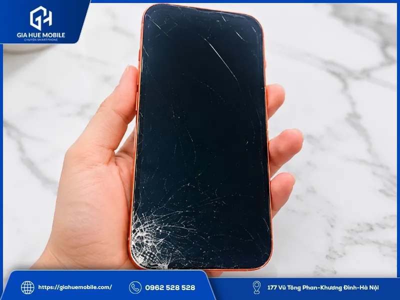 Do cấn mạnh vào màn hình khiến iPhone 17 Pro bị vỡ mặt kính
