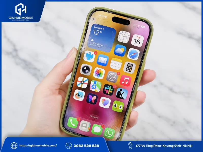 Màn hình iPhone 17 bị vỡ mặt kính va chạm mạnh