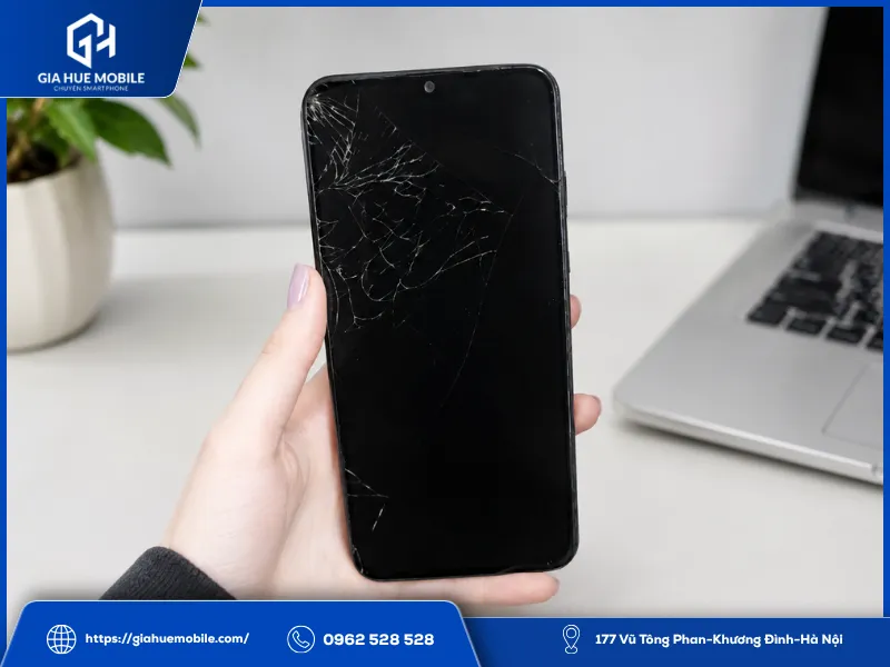 Cấn mạnh vào màn hình khiến mặt kính bị nứt