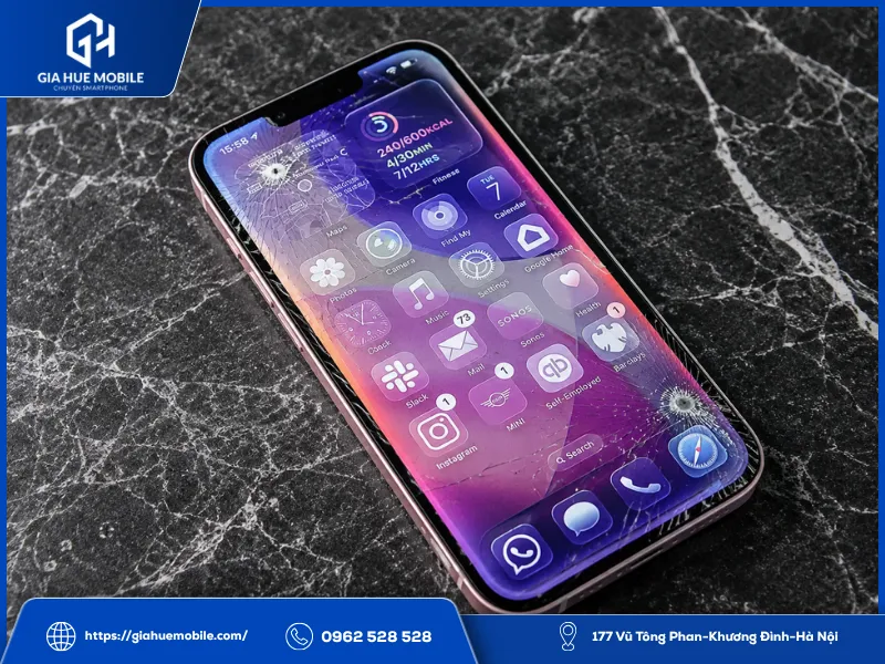 Màn hình iPhone 17e bị vỡ mặt kính do rơi từ trên cao
