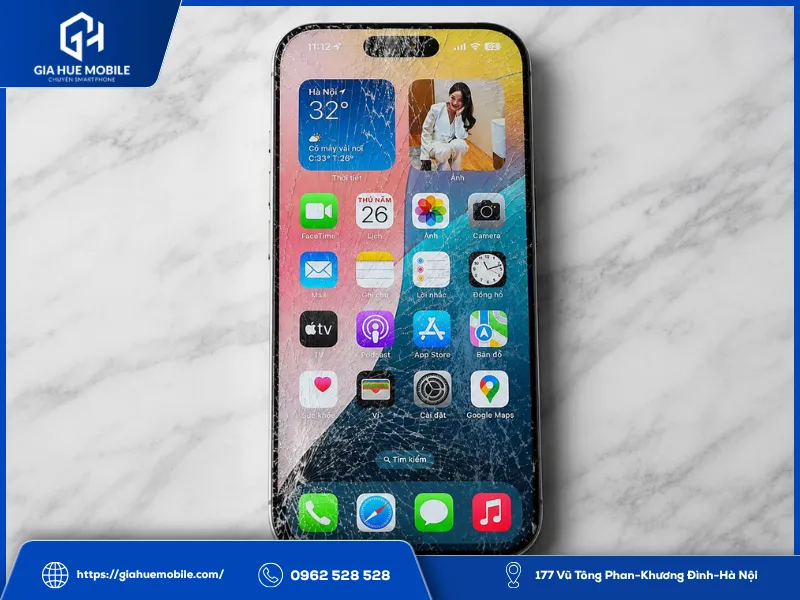 Mặt kính iPhone 17 Pro Max bị nứt vỡ do va đập mạnh