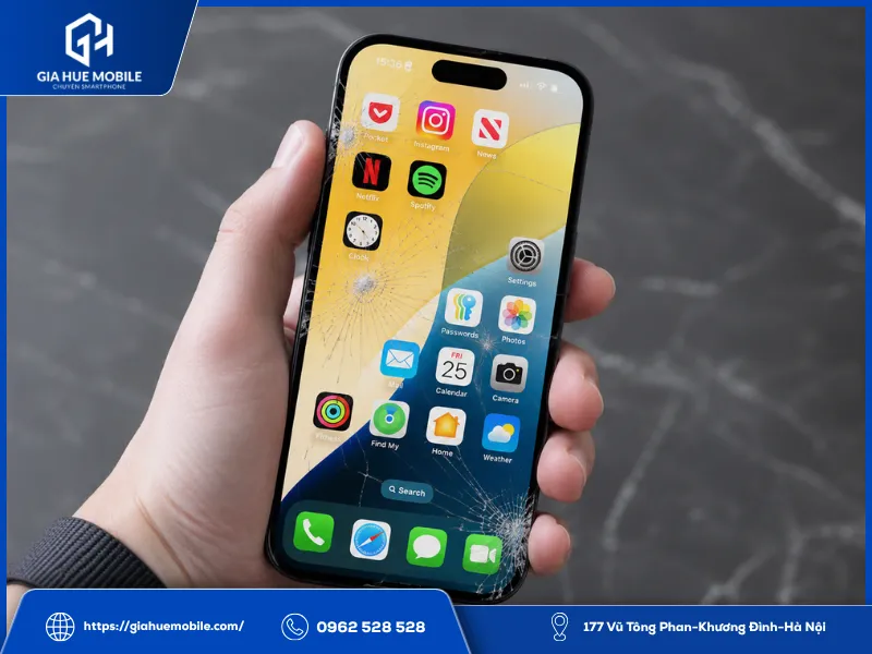 Mặt kính iPhone 16 bị vỡ do va đập mạnh