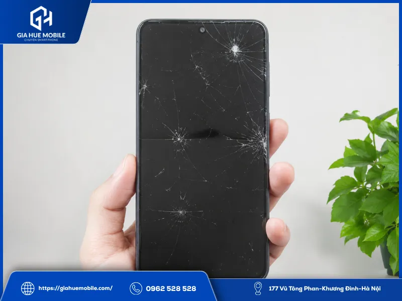 Kính màn hình điện thoại bị vỡ do rơi từ trên cao