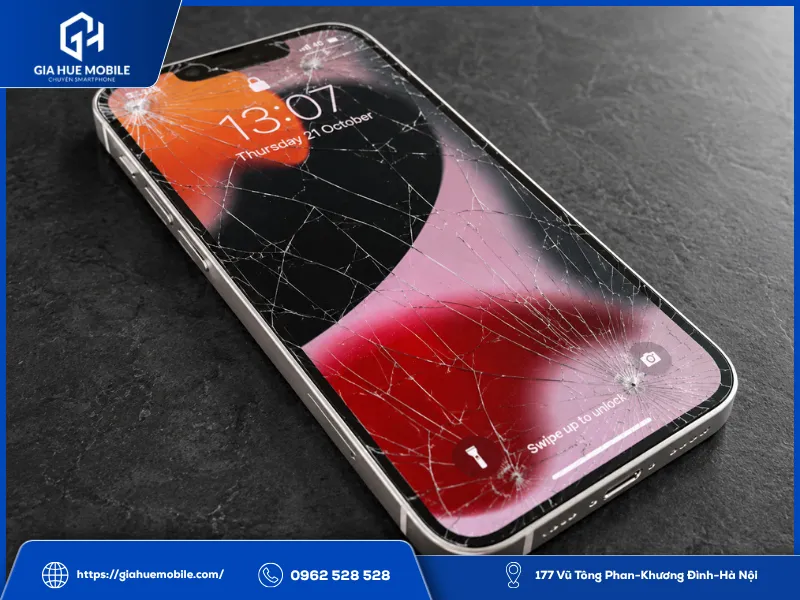Do bị đè nén mạnh khiến mặt kính iPhone 13 Mini nứt vỡ
