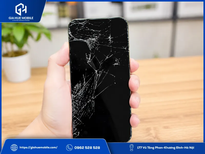 Điện thoại iPhone 13 Pro Max bị rơi từ trên cao khiến mặt kính xuất hiện vết nứt vỡ