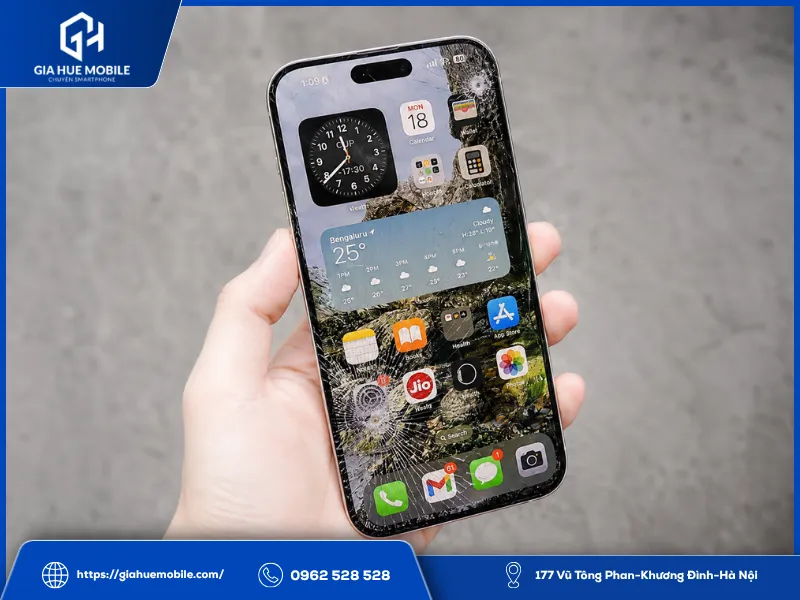 Điện thoại iPhone 15 Plus xuất hiện vết nứt vỡ do rơi từ trên cao