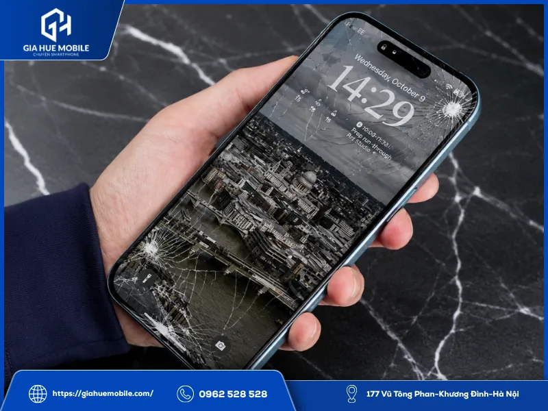 Màn hình iPhone 16 Plus bị vỡ mặt kính do rơi xuống nền gạch