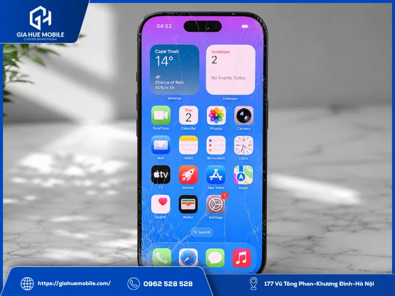 Mặt kính iPhone Air xuất hiện vết nứt do rơi xuống nền gạch