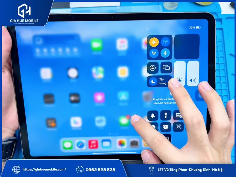 Ráp máy, kiểm tra và bàn giao iPad sau khi ép kính