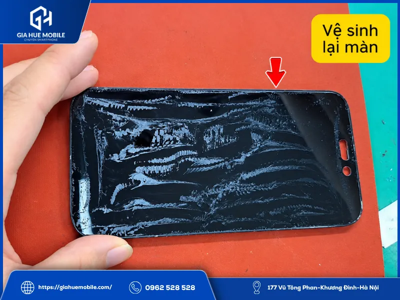 Bóc kính vỡ, vệ sinh và ép kính iPhone mới