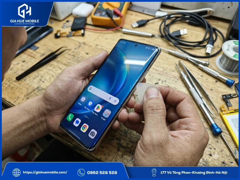 Vivo X100 Pro ép kính có bị hở viền vào nước không