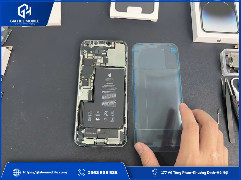 So sánh độ kín và khả năng hạn chế nước xâm nhập của Vivo V27 5G trước và sau ép kính